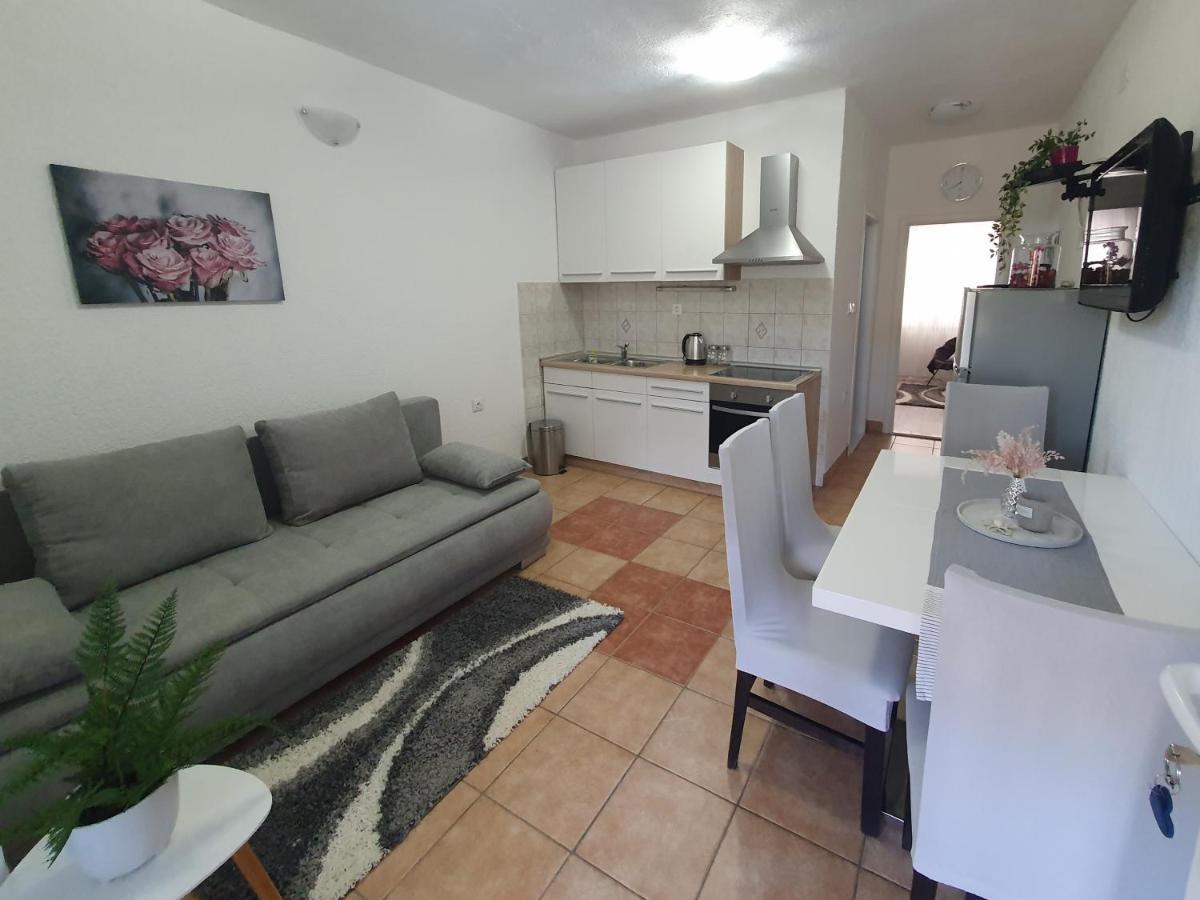 שיבניק Apartman Mare מראה חיצוני תמונה