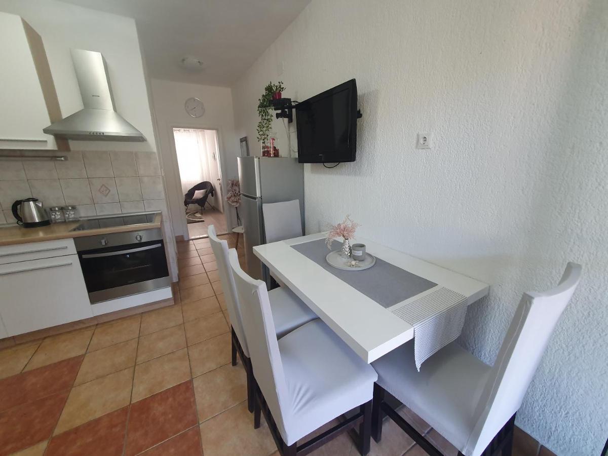שיבניק Apartman Mare מראה חיצוני תמונה