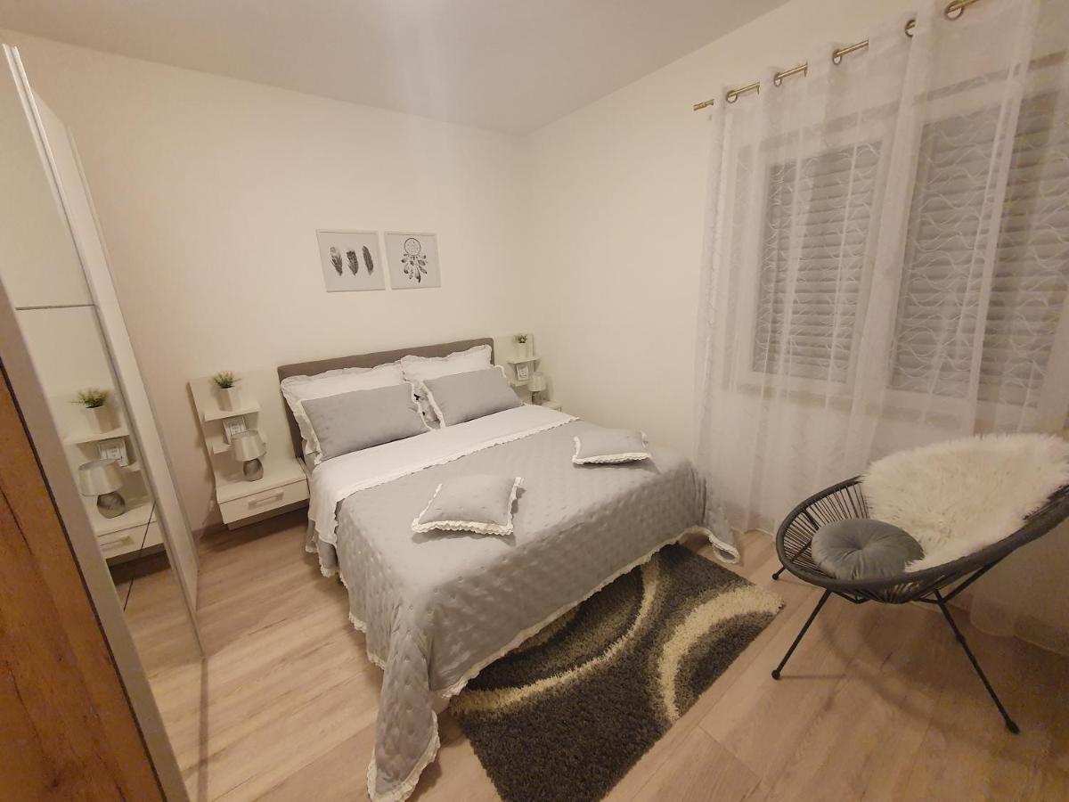 שיבניק Apartman Mare מראה חיצוני תמונה